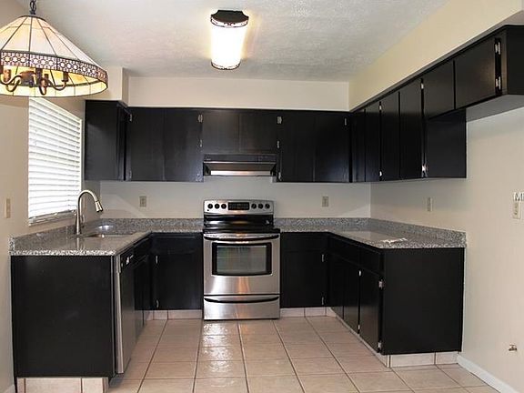 4th image of 3811 Cloverhill Ct