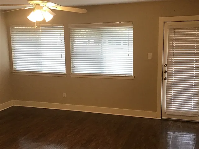 3 bed, 2.0 bath, 1728 sqft, $2,060 — Photo 4