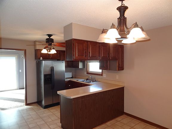 4th image of 300 Hampton Dr