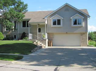 4805 Deer Creek Dr, Lincoln, NE 68516