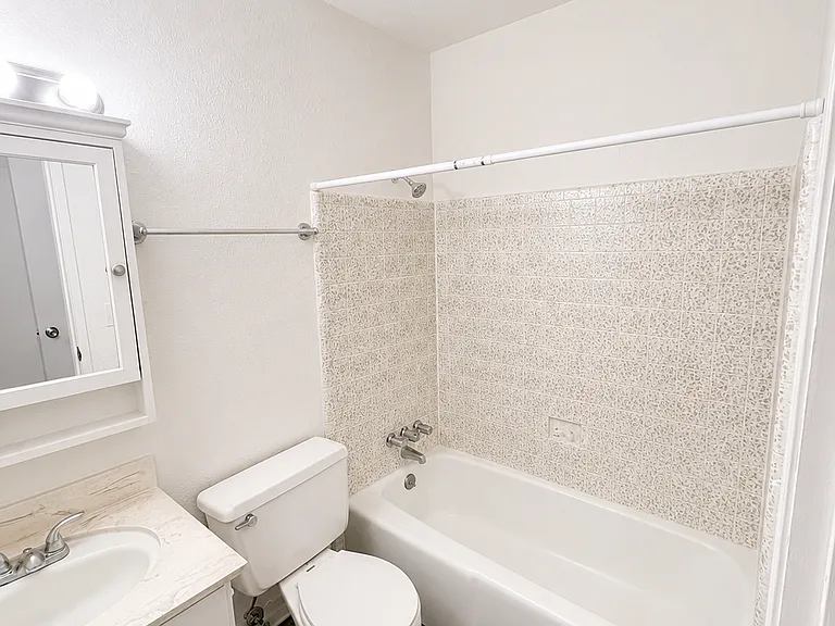 Caledonian Apartments — Photo 11
