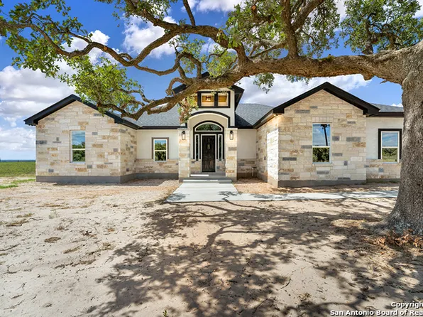 1251 County Road 319, La Vernia, TX 78121