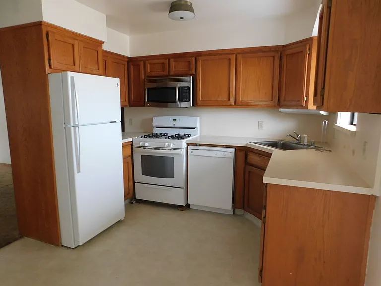 201 W Drummond Ave — Photo 5
