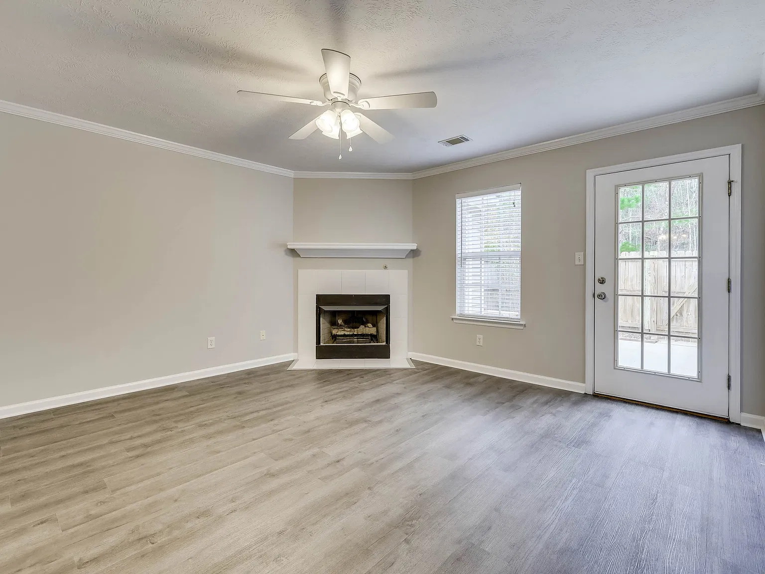 4669 Brookwood Ln — Photo 2
