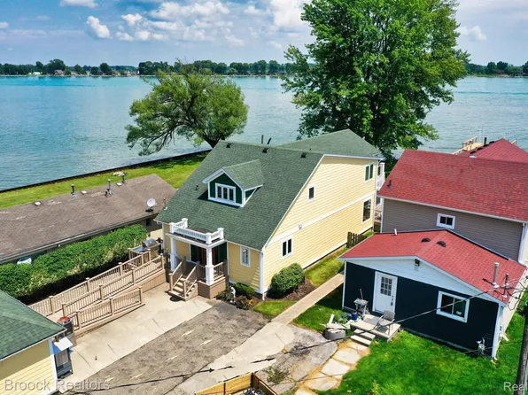 9245 River Rd, Algonac, MI 48001