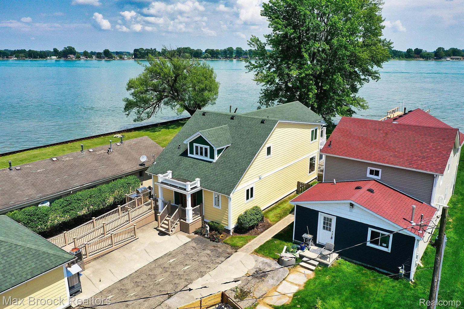 9245 River Rd photo 1