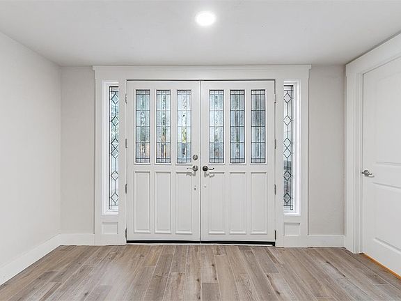 3rd image of 3413 Shadybrook Dr