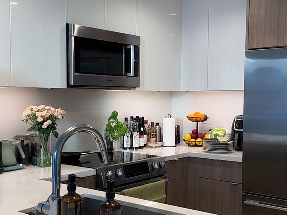 5th image of 800 S Olive St #1912