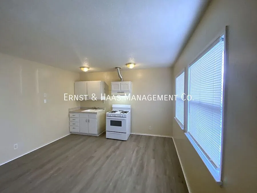 Great 1-Bedroom Apartment With Most Utilities Included! *Move_In Special* — Photo 2