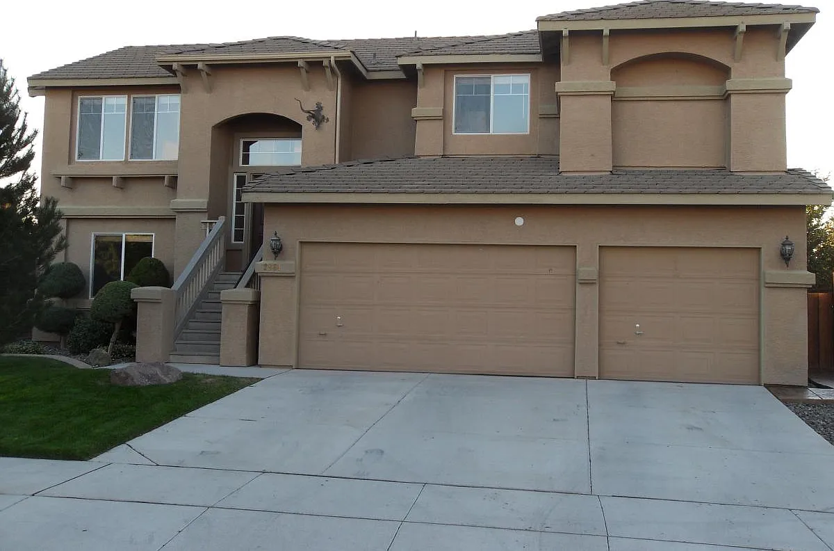 5 bed, 2.5 bath, 2703 sqft, $3,195 — Photo 2