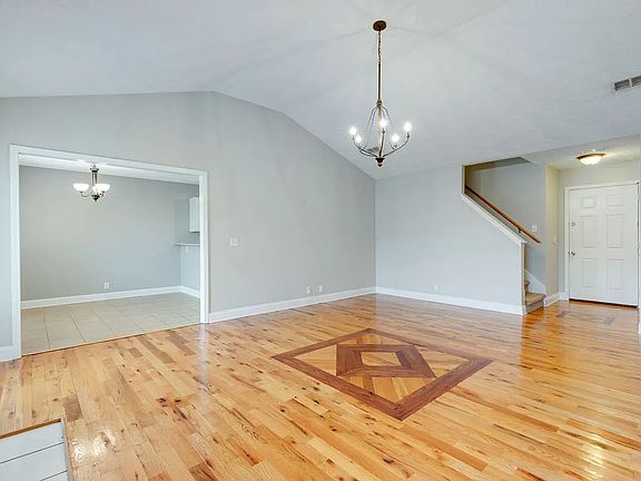 2nd image of 3040 Wellington Pl