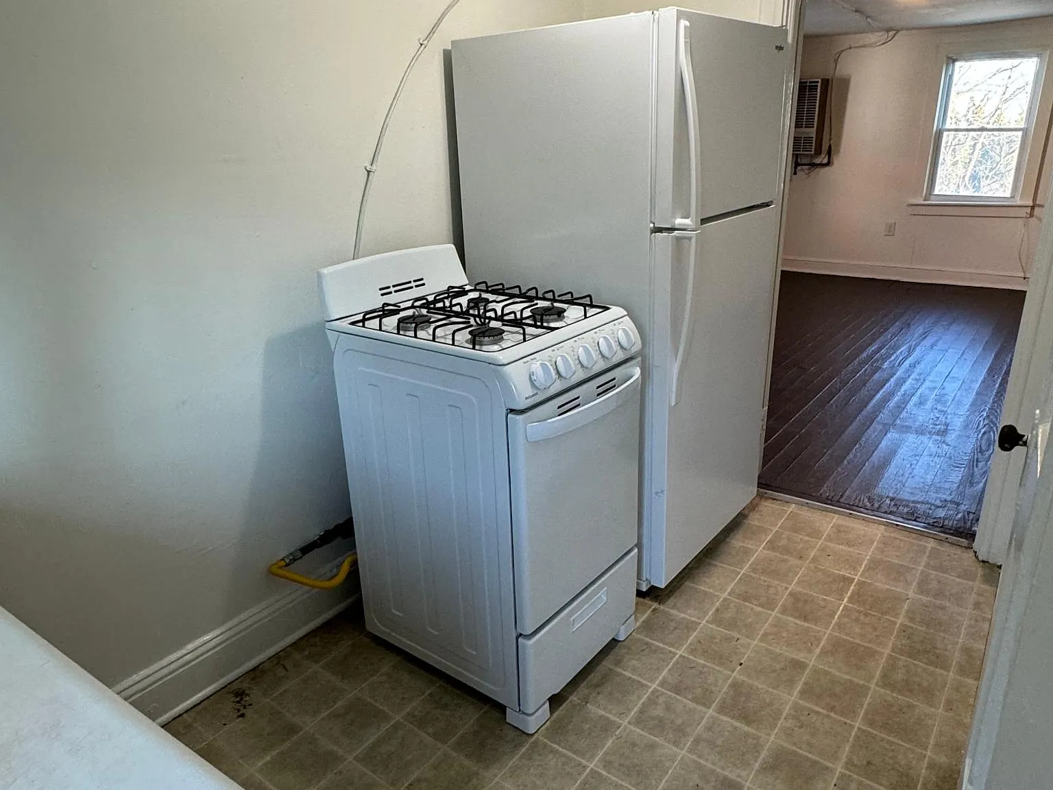 Studio, 550 sqft, $800 — Photo 4