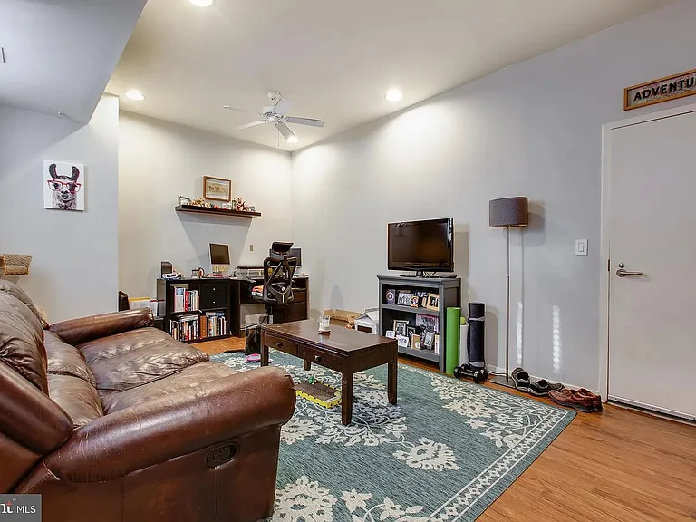 1211 Light St #T6 — Photo 1