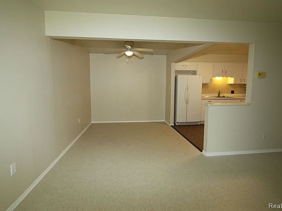 5th image of 30173 Lorraine Ave Unit 3