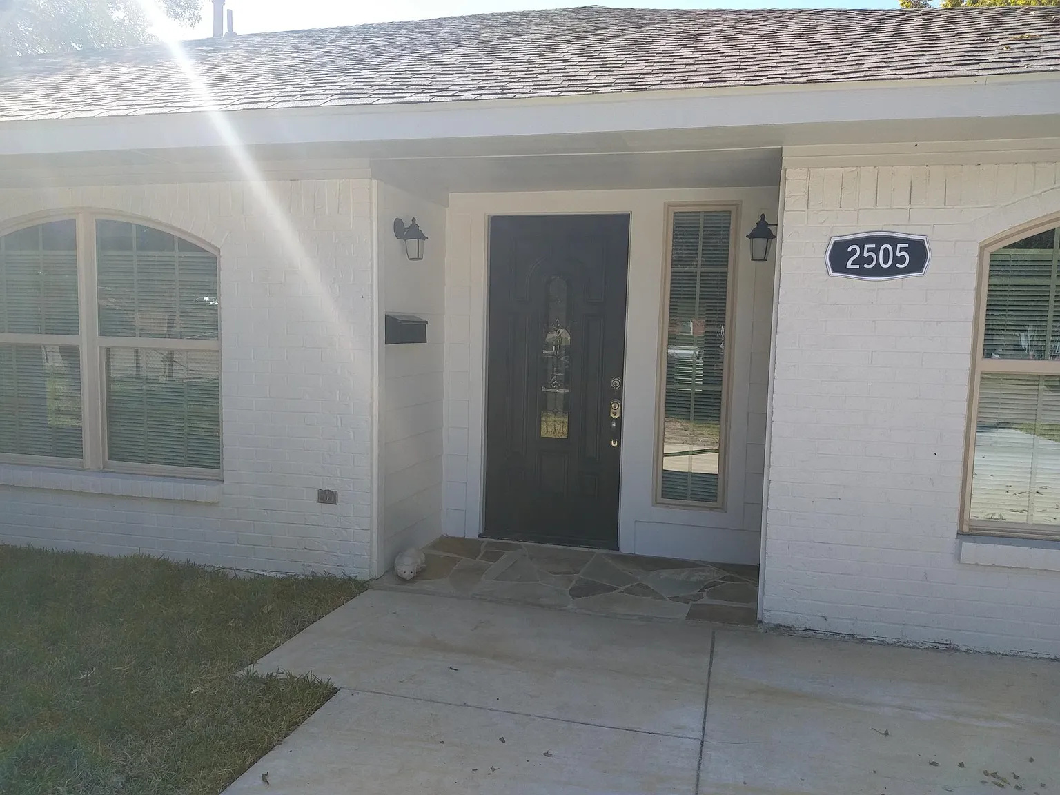5 bed, 2084 sqft, $1,950 — Photo 1
