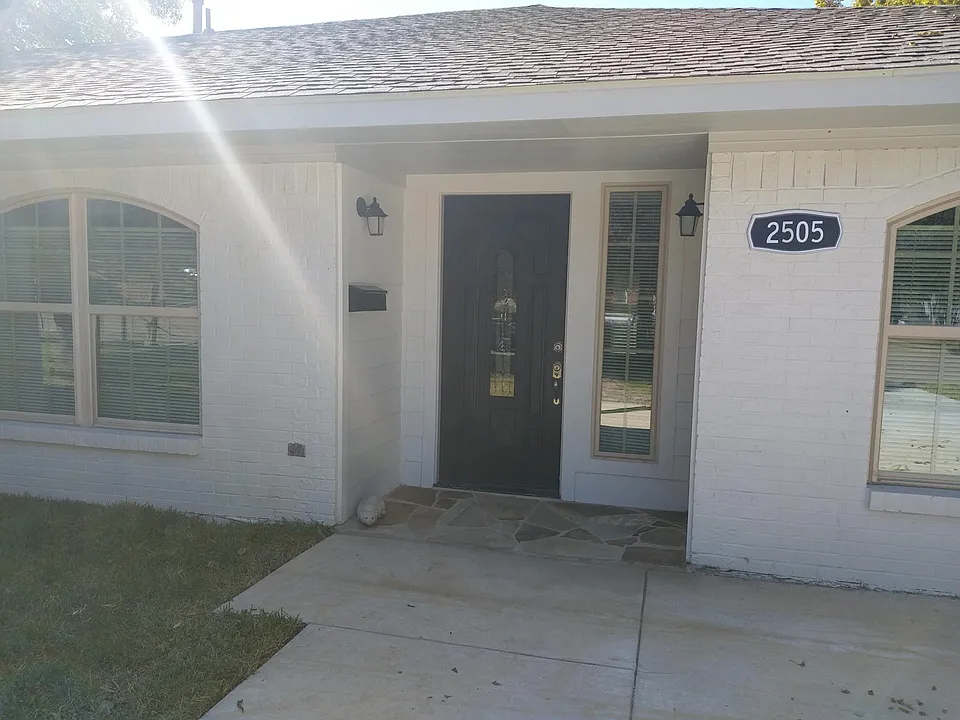 2505 Pleasant Dr