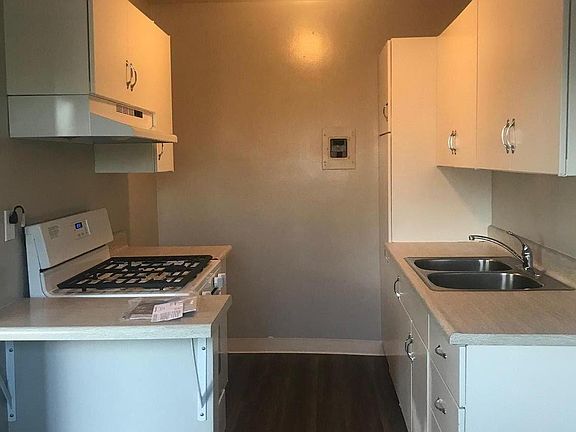 3rd image of 4550 Overland Ave APT 220