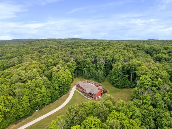 125 Lakeview Rd, Levering, MI 49755