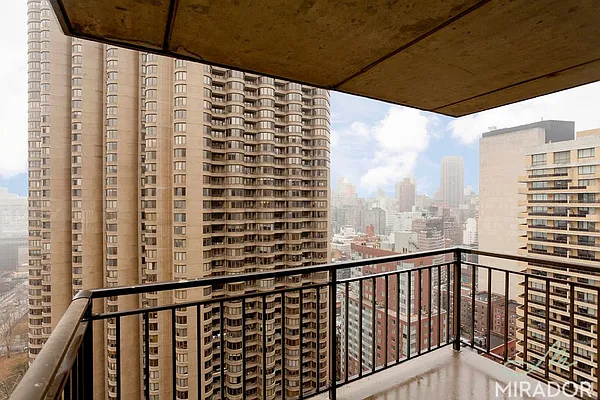 Rented by Mirador Real Estate | media 21