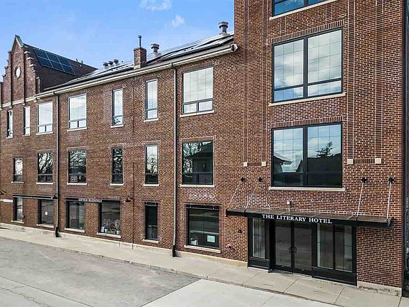 3rd image of 130 S Dubuque St #310