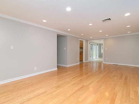 4th image of 92 Mercury St