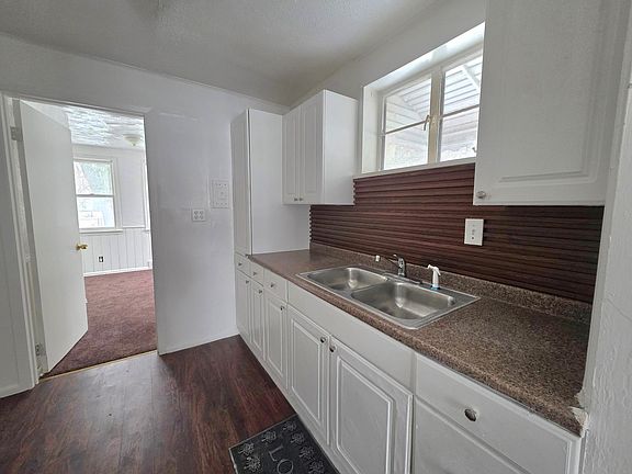 3rd image of 18244 Lenore