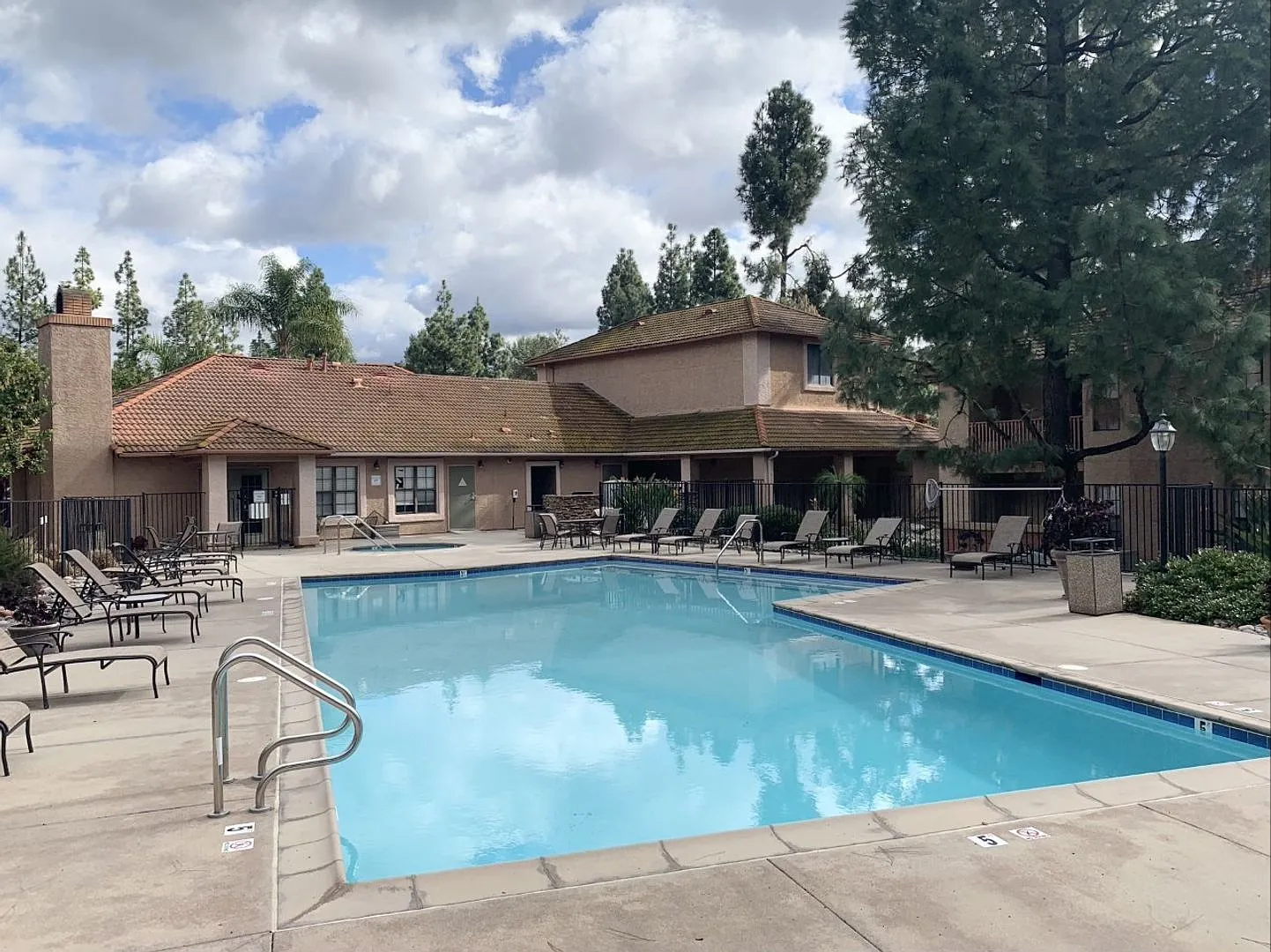 Rancho Bernardo 1 Bedroom Condo — Photo 3
