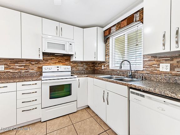 4th image of 201 Saint Lucie Ln APT 810