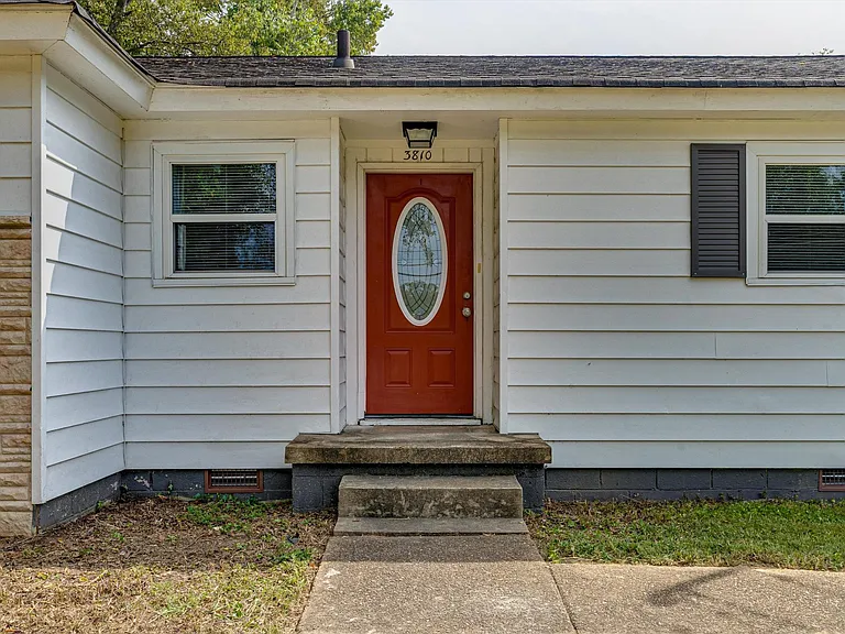 3810 Memphis Dr — Photo 2