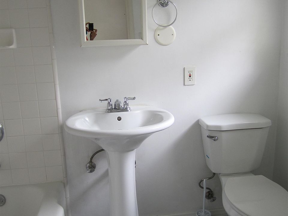 2nd image of 150 Orange Ave APT 1