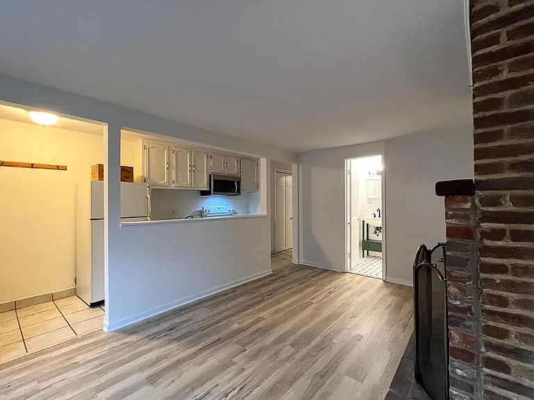 903 1/2 C St NE #B — Photo 4