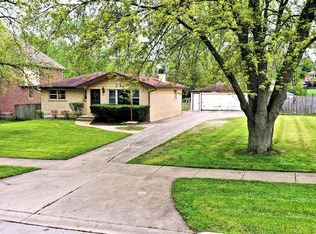 23W737 Maple Ave, Roselle, IL 60172