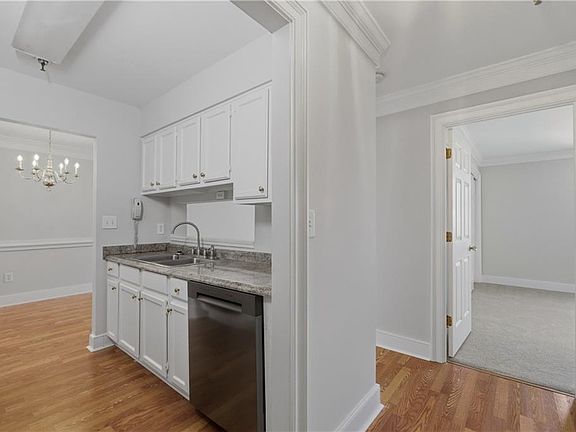 5th image of 300 Johnson Ferry Rd #B915