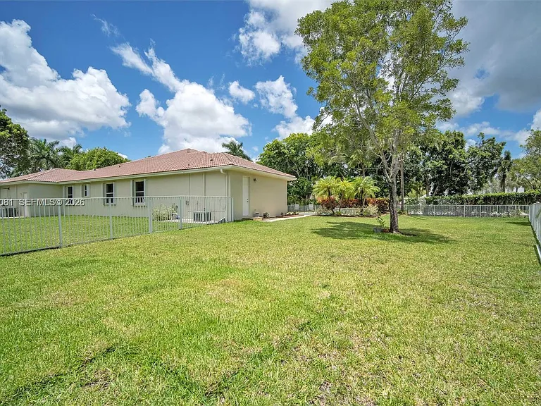 16310 Paddock Ln — Photo 11