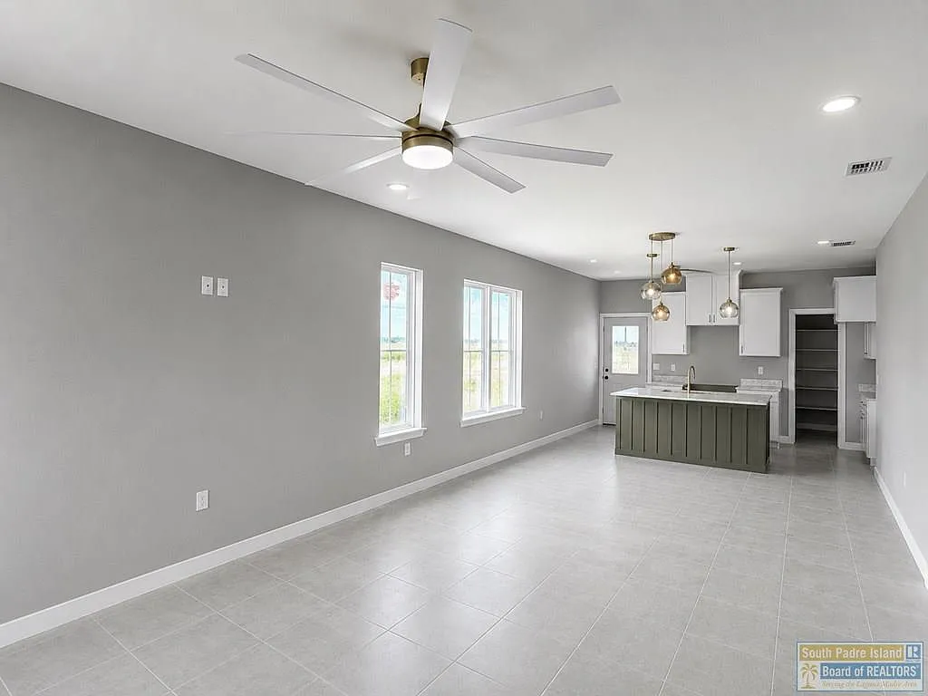 3 bed, 2.0 bath, 1353 sqft, $2,500 — Photo 2