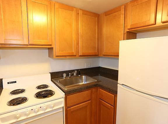 3rd image of 1220 Lasalle St #5B