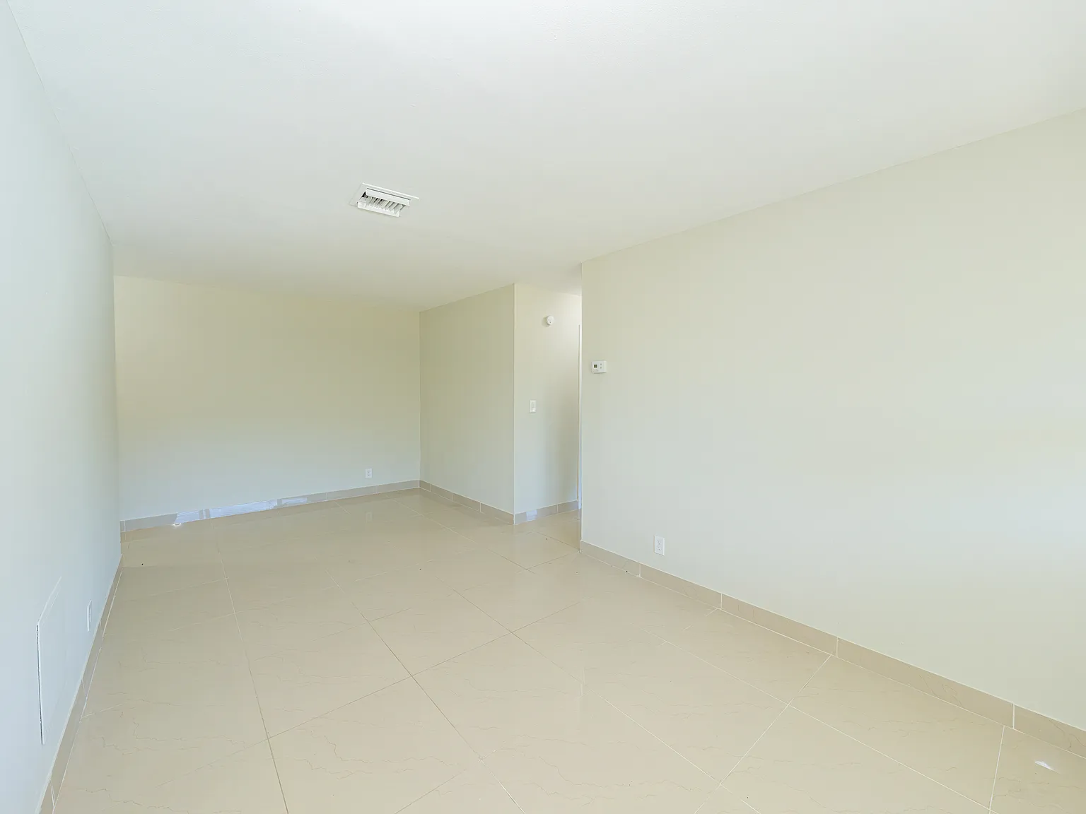 3 bed, 1100 sqft, $2,250 — Photo 4