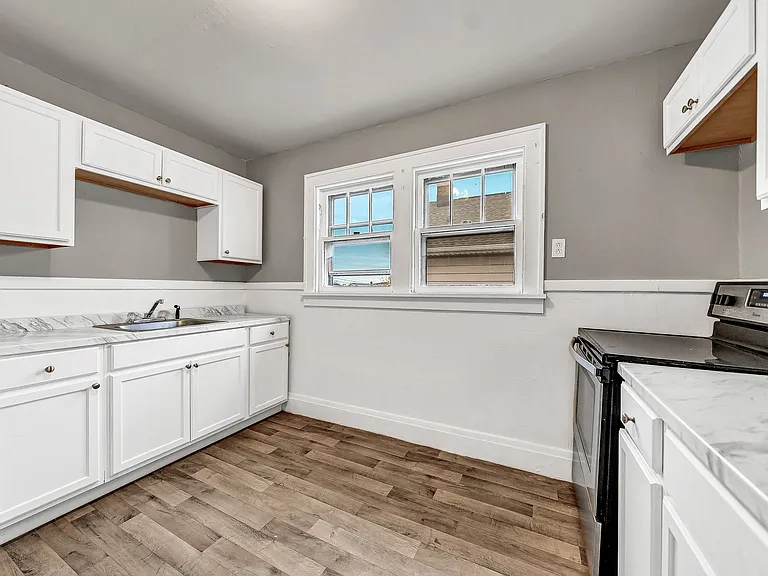 57 Legion Dr #UPPER — Photo 2