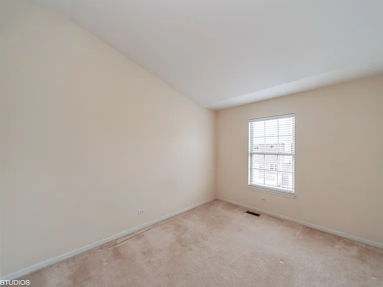593 Prestwick Ln — Photo 15