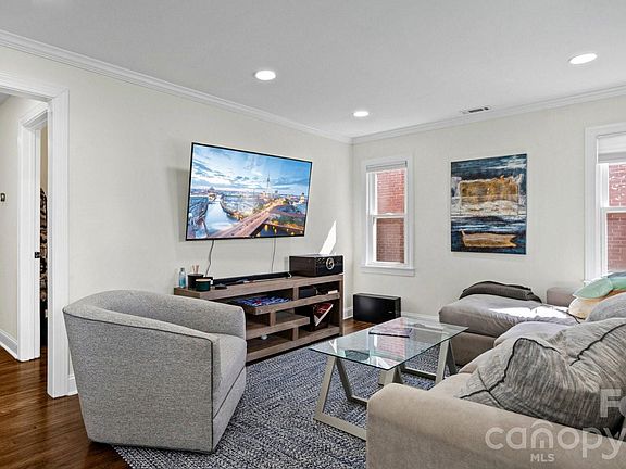 5th image of 3136 Mathis Dr