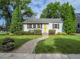 921 16th St S, Fargo, ND 58103