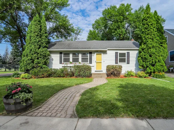 921 16th St S, Fargo, ND 58103