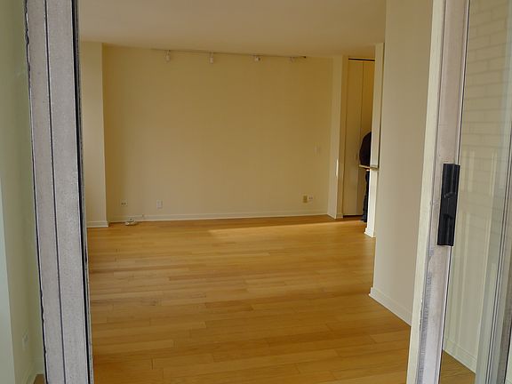 4th image of 145 E 48th St APT 33A