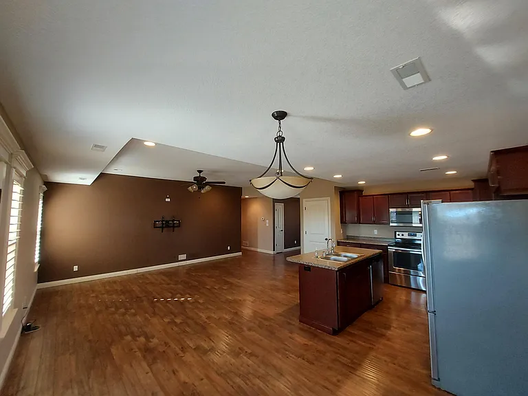 5000 Loyalist Ln — Photo 4