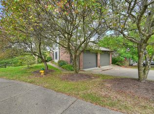 4050 Edgelake Ct, Villa Hills, KY 41017