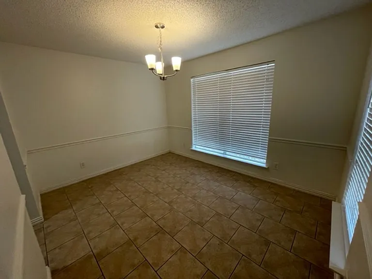 5800 Stone Meadow Ln — Photo 4