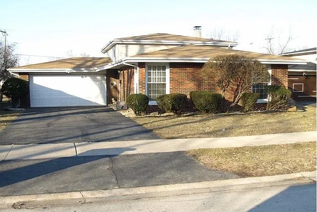 15516 Sunset Dr photo 1
