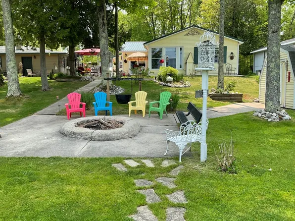 965 W Beaver Rd, Bitely, MI 49309