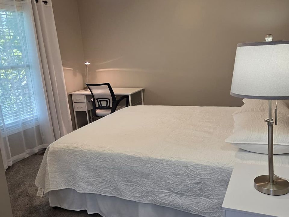 Spacious furnished bedroom with private bathroom
Private bedroom with ensuite bathroom
Bright furnished master bedroom
