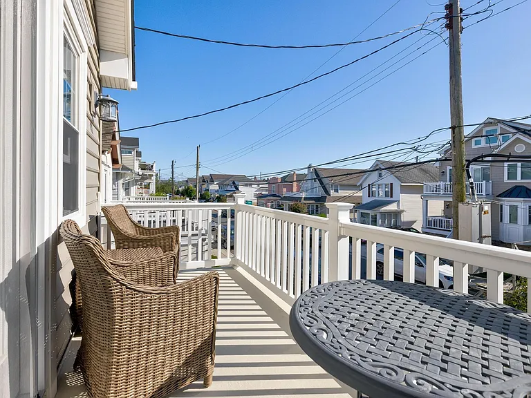 29 N Iroquois Ave #5/21-6/27 — Photo 39